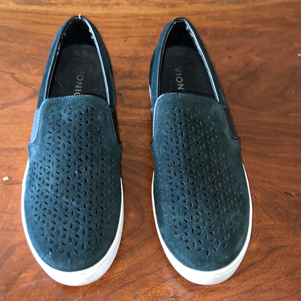 Vionic Kanu slip on black shoes - Picture 2 of 9